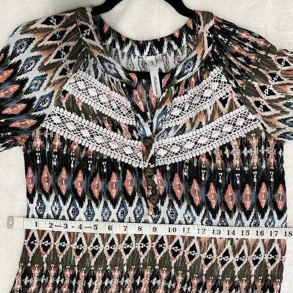 NY Collection Black and White Graphic Blouse with Mandarin Collar - Picture 3 of 6